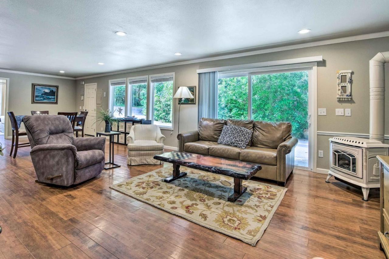 Coos Bay Retreat Less Than 2 Mi To Marina And Casino! Esterno foto